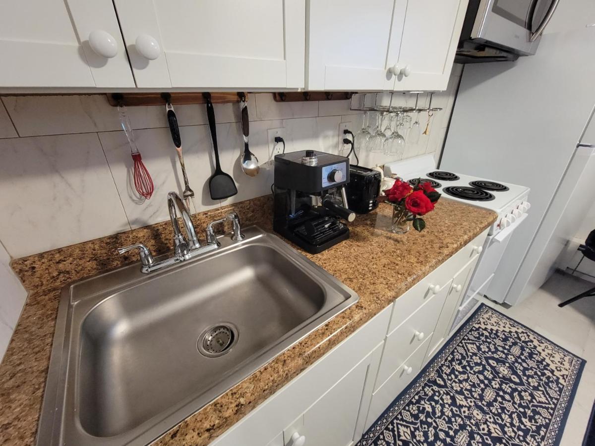 Comfy And Chic Apartment! Free Parking * Boston