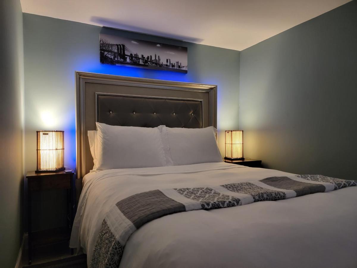 Comfy And Chic Apartment! Free Parking *