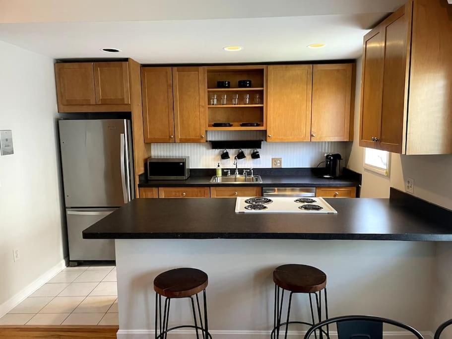 Apartment Lovely Two Bedroom In South Boston