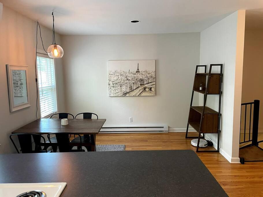 Lovely Two Bedroom In South Boston