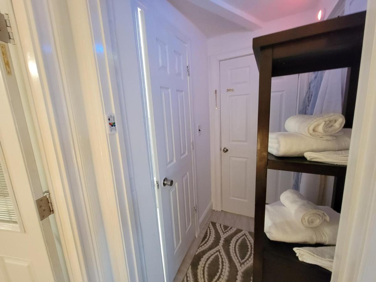 Apartment Comfy And Chic Apartment! Free Parking *