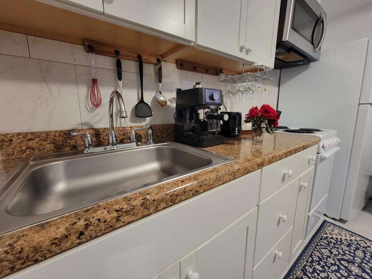 Apartment Comfy And Chic Apartment! Free Parking *