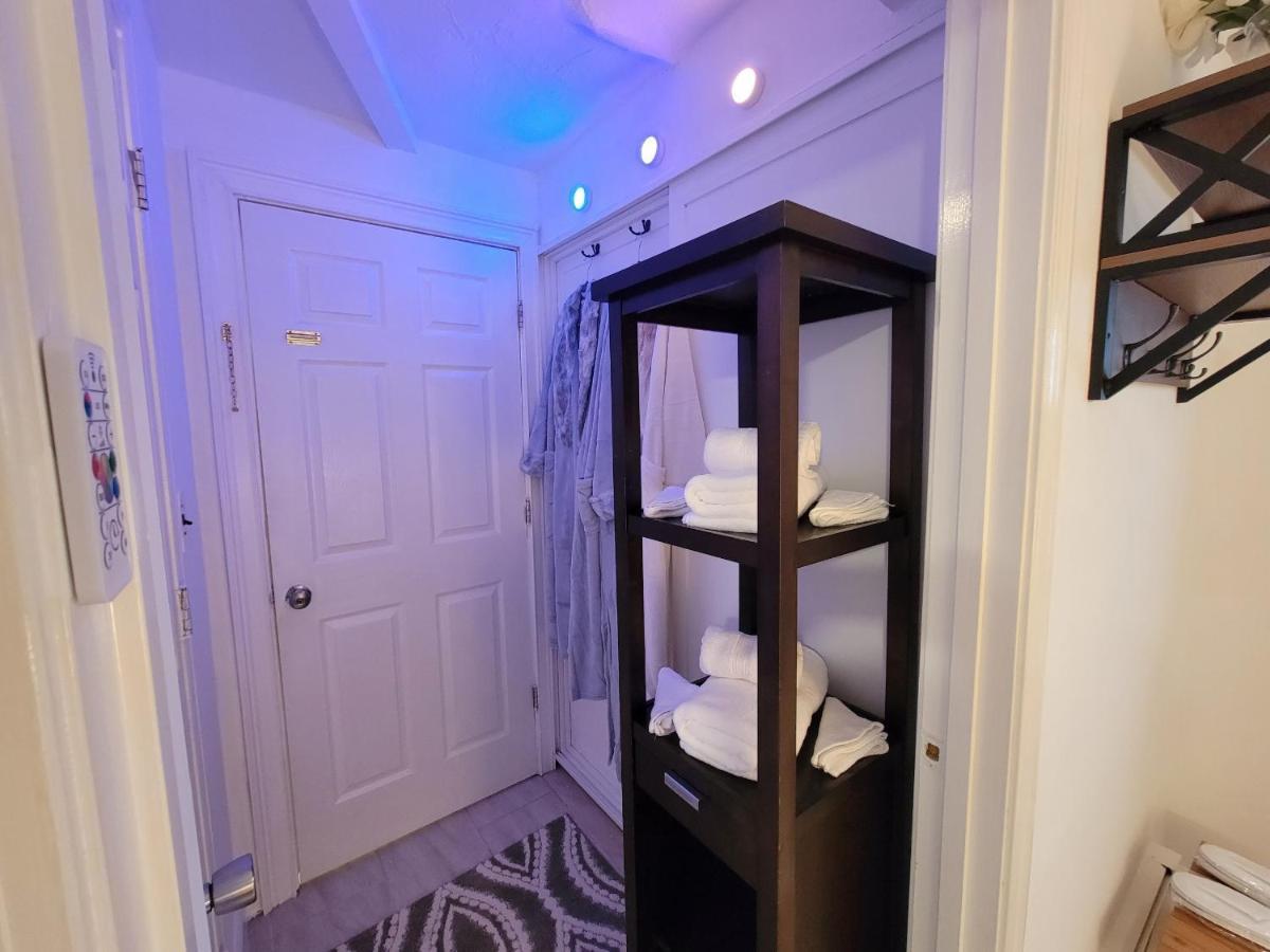 Comfy And Chic Apartment! Free Parking Apartment Boston