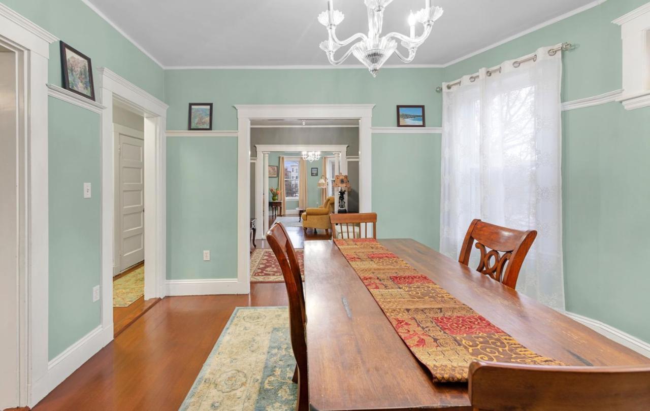 Apartment Bright & Spacious 2br Apartment, Mins From Downtown Boston, Parking *