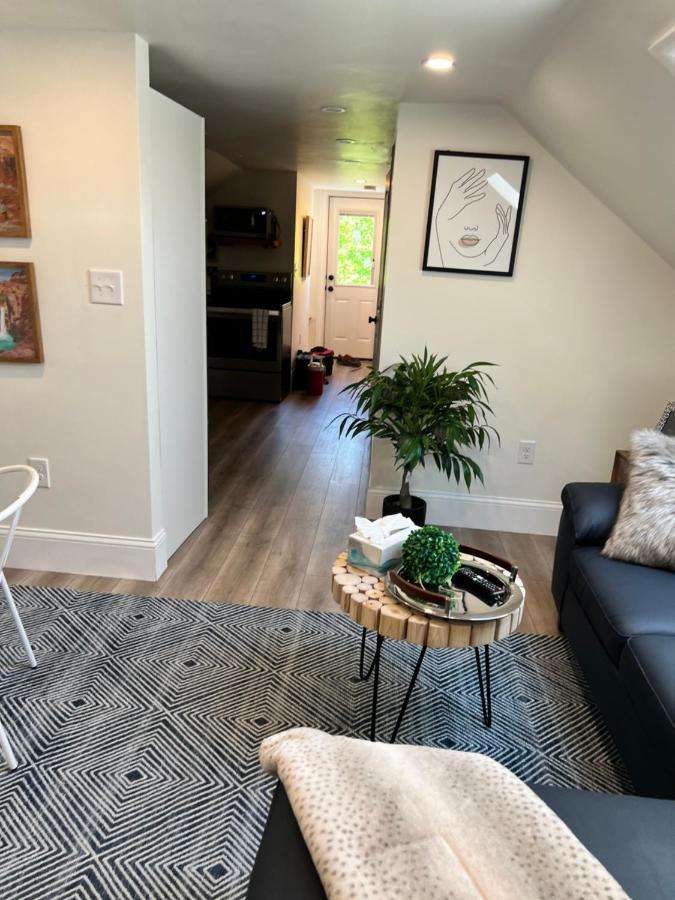 Roslindale Village Apartment *