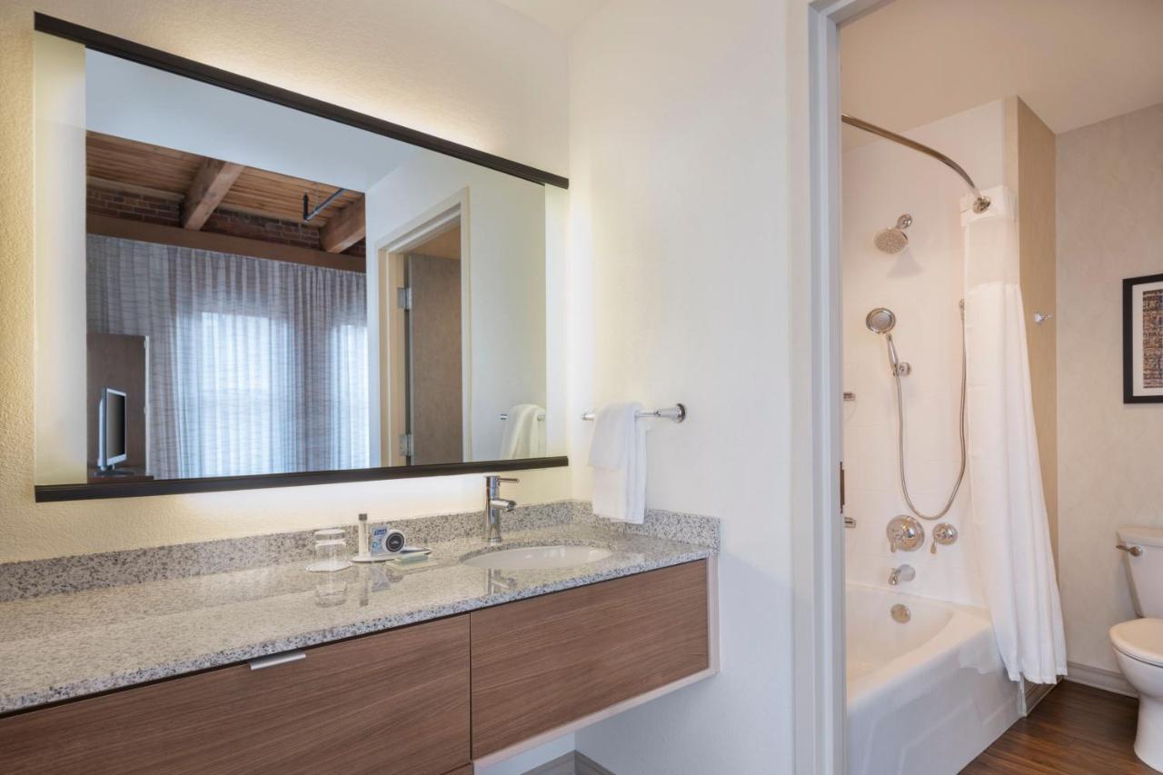 By Marriott Downtown Seaport Hotel 3*