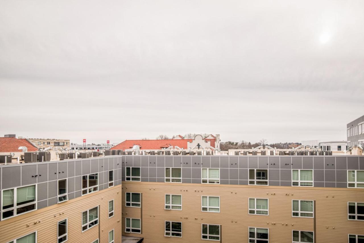 Brighton 1br W Wd Pool Gym Nr Line Bos-849