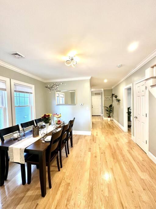 Apartment Renovated 4br3ba Escape - Near Public Transportation Boston