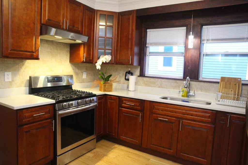 Renovated 4br3ba Escape - Near Public Transportation Apartment *