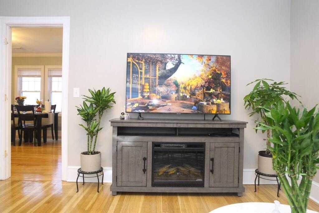 Renovated 4br3ba Escape - Near Public Transportation Apartment