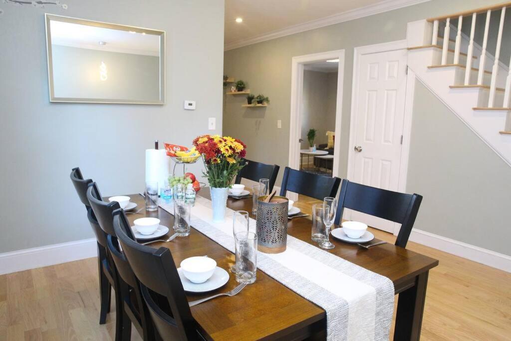 Apartment Renovated 4br3ba Escape - Near Public Transportation Boston