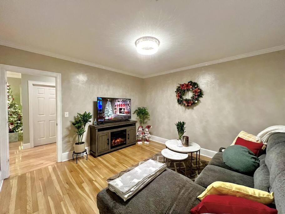 Apartment Renovated 4br3ba Escape - Near Public Transportation *