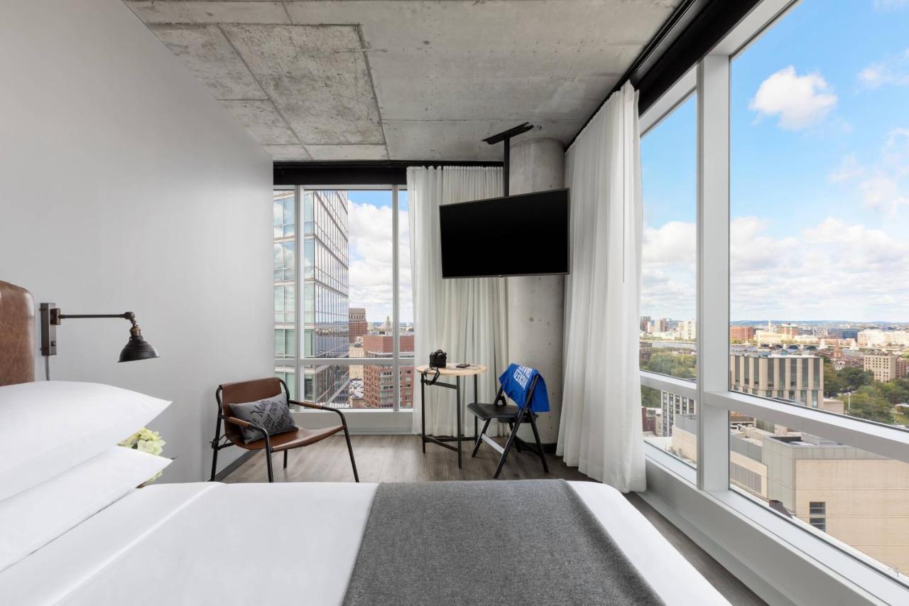 Moxy Downtown 4*