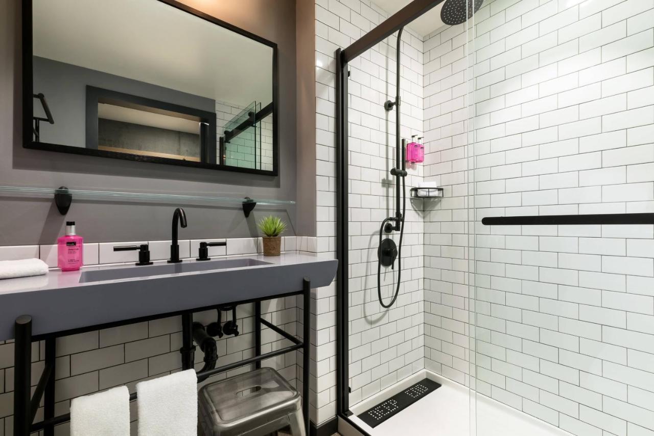 Moxy Downtown