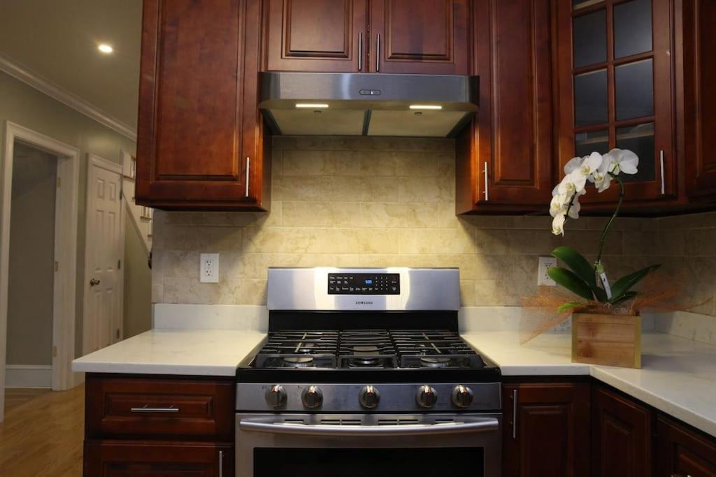 Renovated 4br3ba Escape - Near Public Transportation Apartment