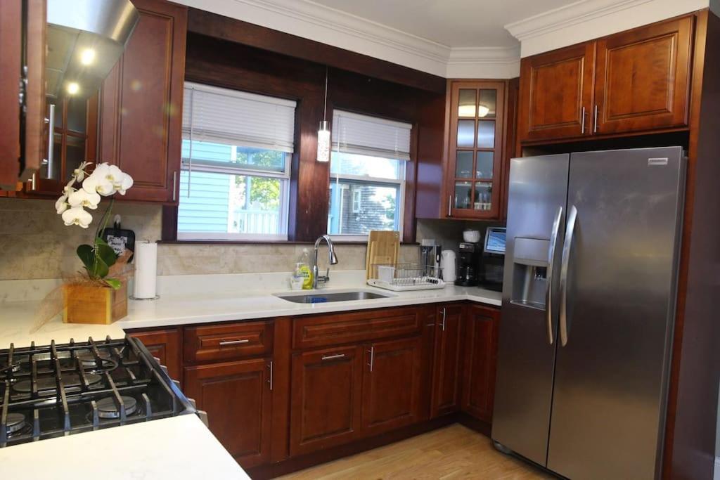 Renovated 4br3ba Escape - Near Public Transportation Apartment Boston