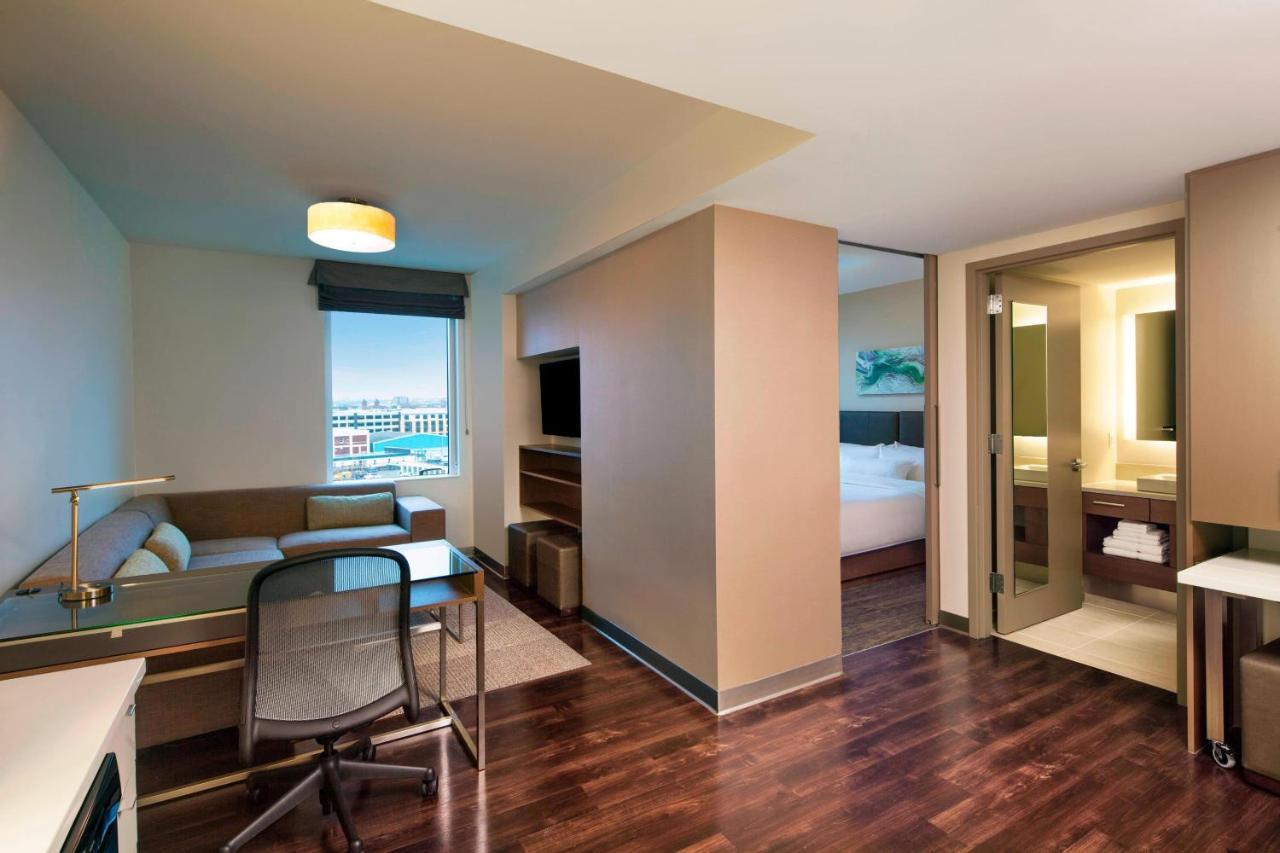 Hotel Element Seaport District 3*