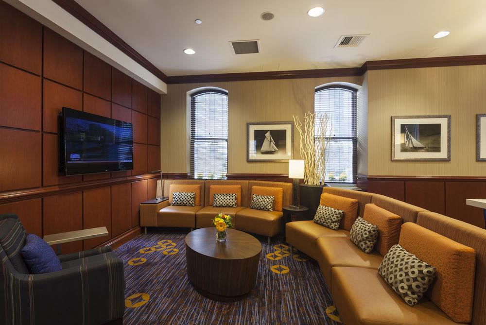 Courtyard Copley Square 3*