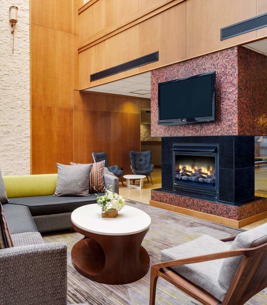 Courtyard By Marriott Logan Airport