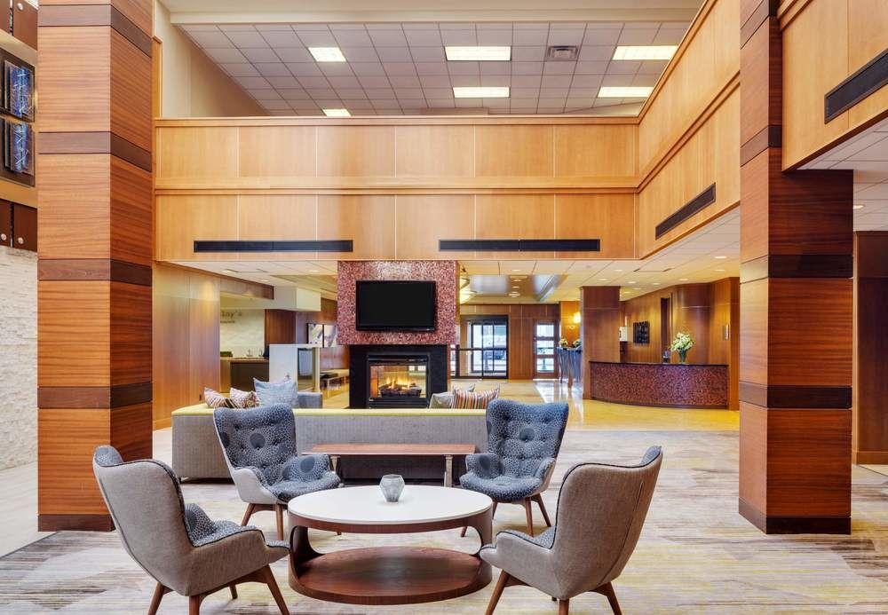 Courtyard By Marriott Logan Airport Hotel