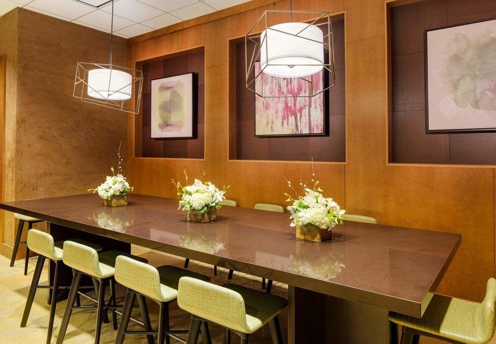 Courtyard By Marriott Logan Airport Hotel 3*
