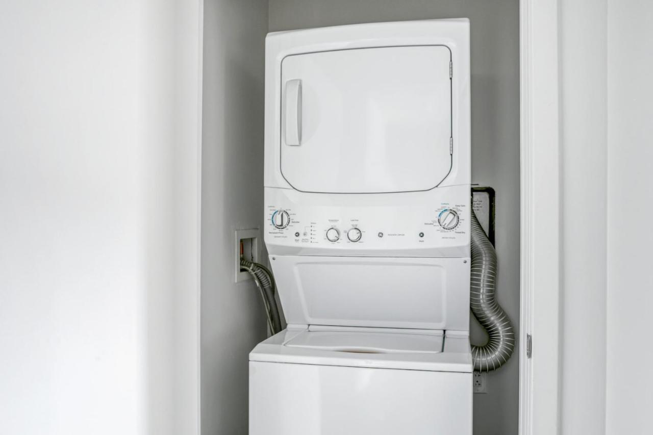 E Cambridge 2br W Gym Wd Nr Lechmere T Bos-634 *
