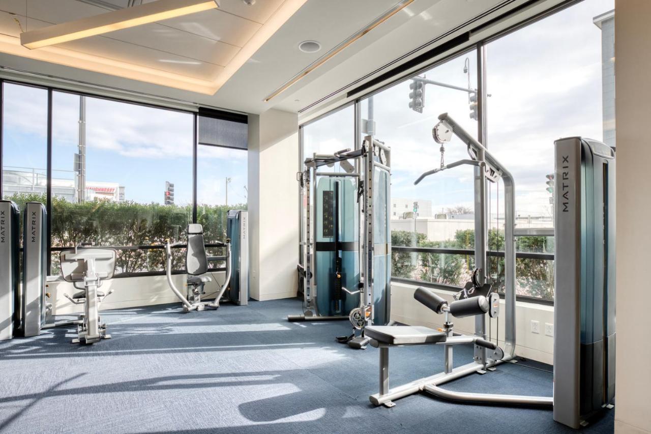 Airy In Sie W Gym Doorman Bos-17 *