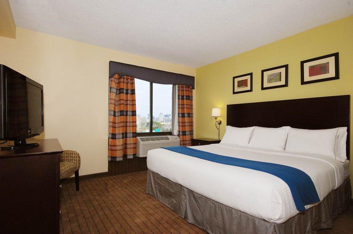 Express By Ihg Hotel 3*