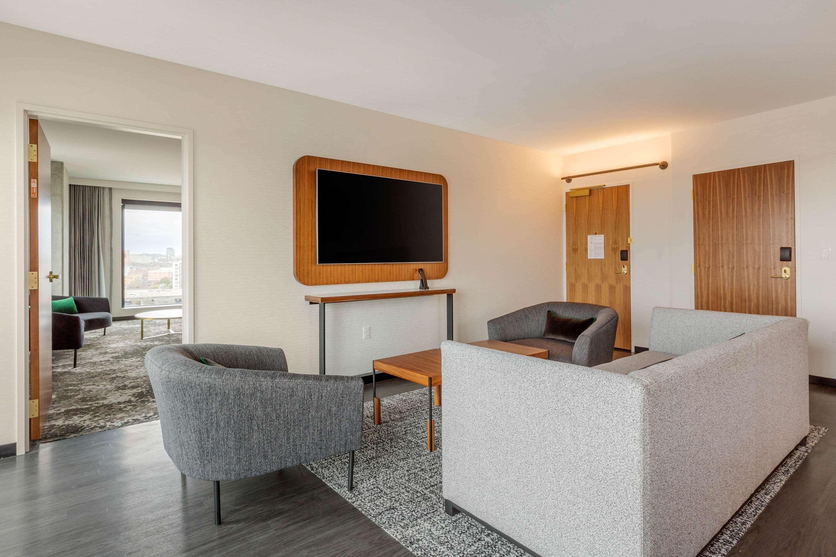 Cambria Downtown - Seaport Hotel