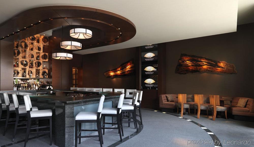 Mandarin Oriental, Hotel