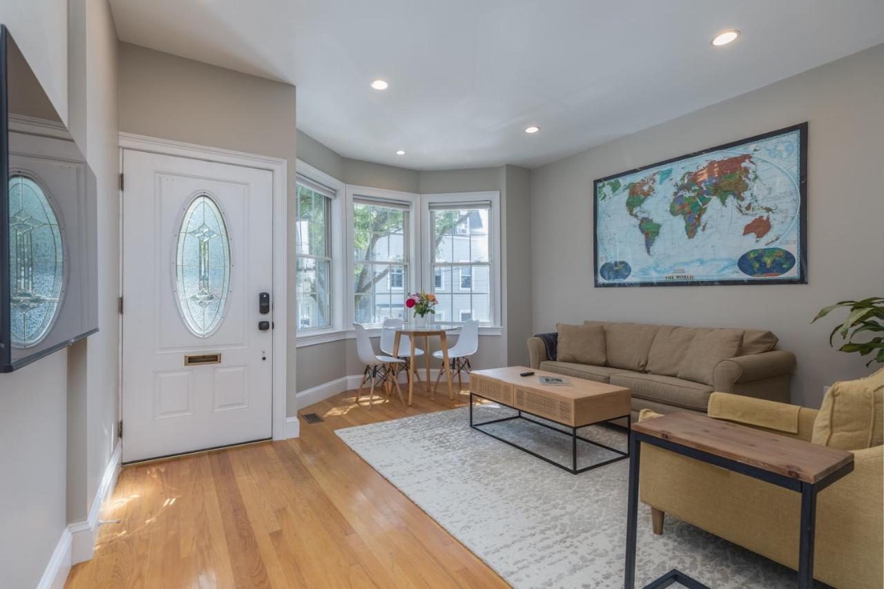 Sunny Convenient W/ Private Patio! Easy Walk To Everything! Boston