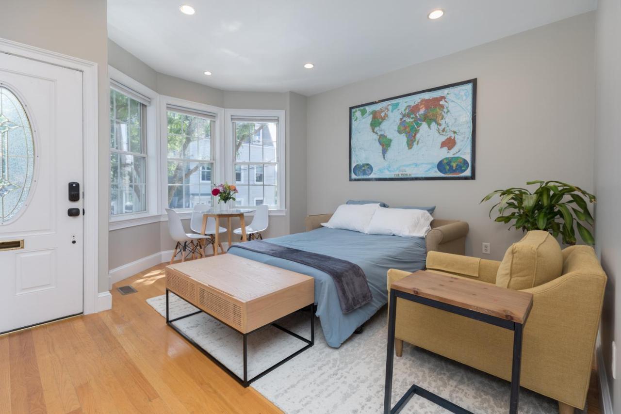 Sunny Convenient W/ Private Patio! Easy Walk To Everything! Apartamento *