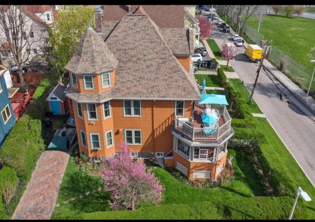 Beautiful Victorian House, Great Views, Free Parking Apartment