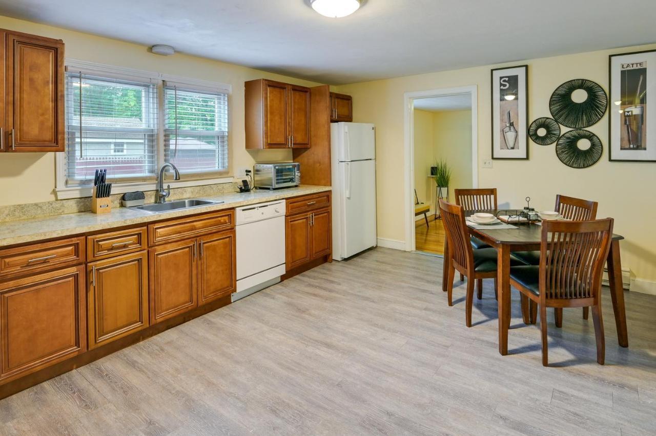 Duplex With Foosball Table 11 Mi To Downtown Apartment Boston