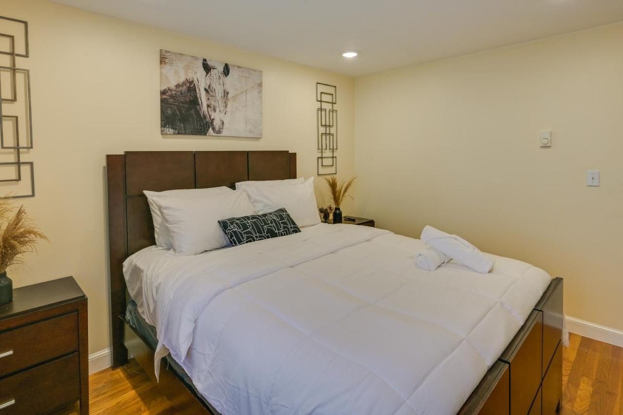 Duplex With Foosball Table 11 Mi To Downtown