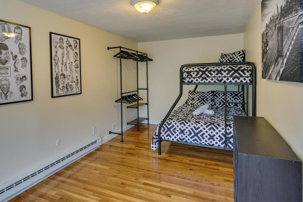 Duplex With Foosball Table 11 Mi To Downtown Boston