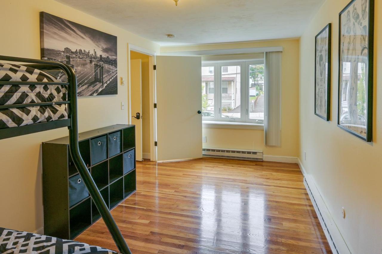 Duplex With Foosball Table 11 Mi To Downtown Apartment