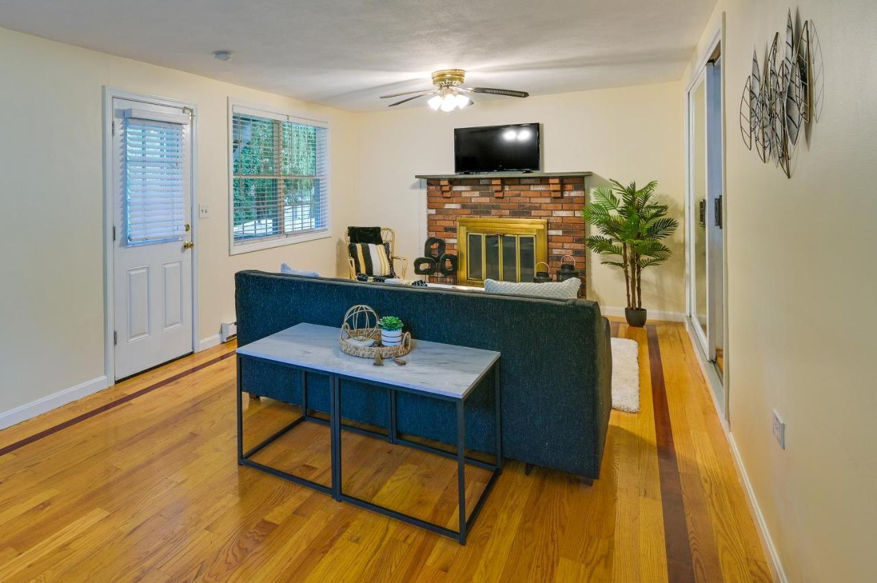 Duplex With Foosball Table 11 Mi To Downtown Apartment Boston