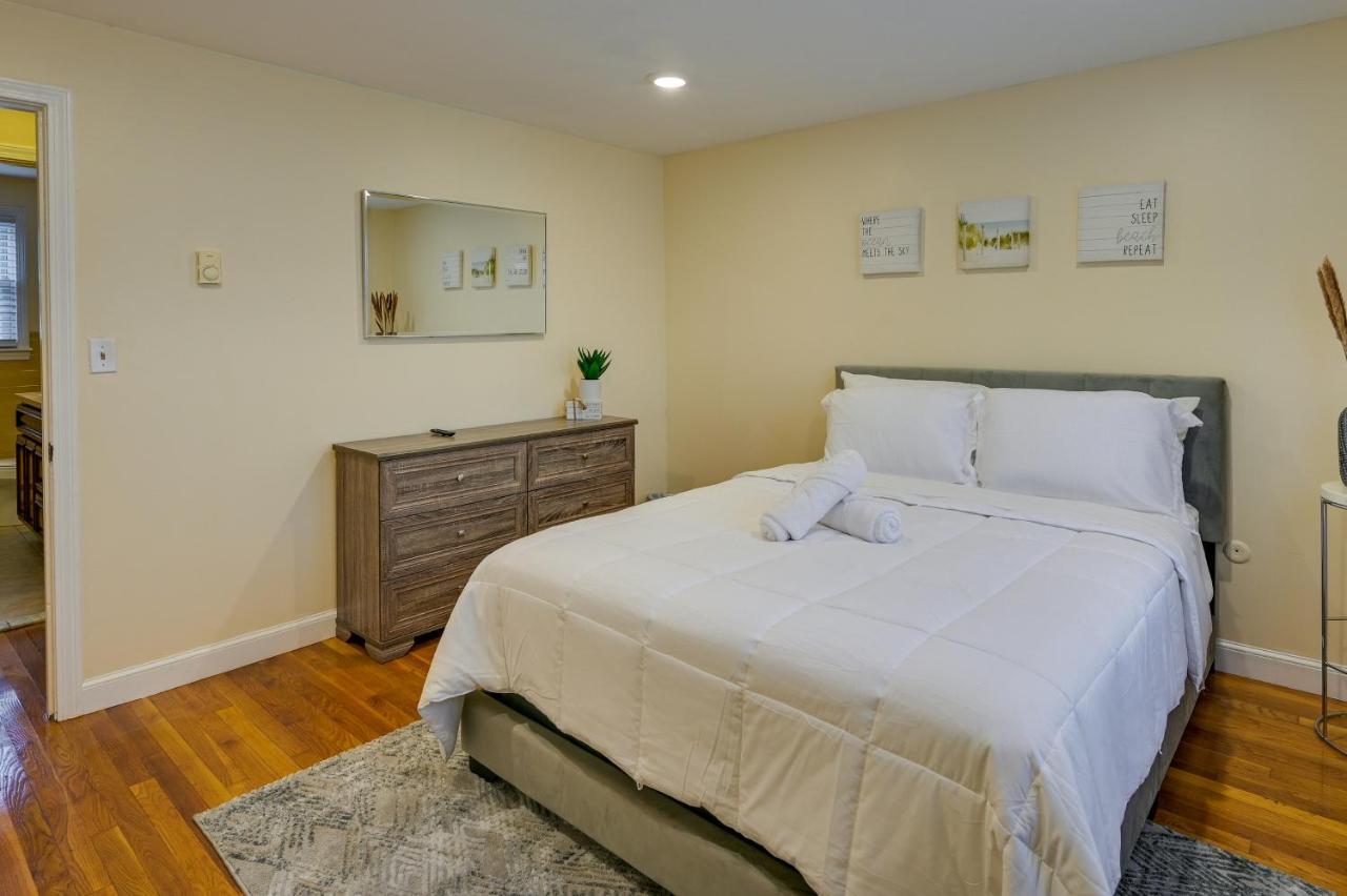 Duplex With Foosball Table 11 Mi To Downtown Apartment *