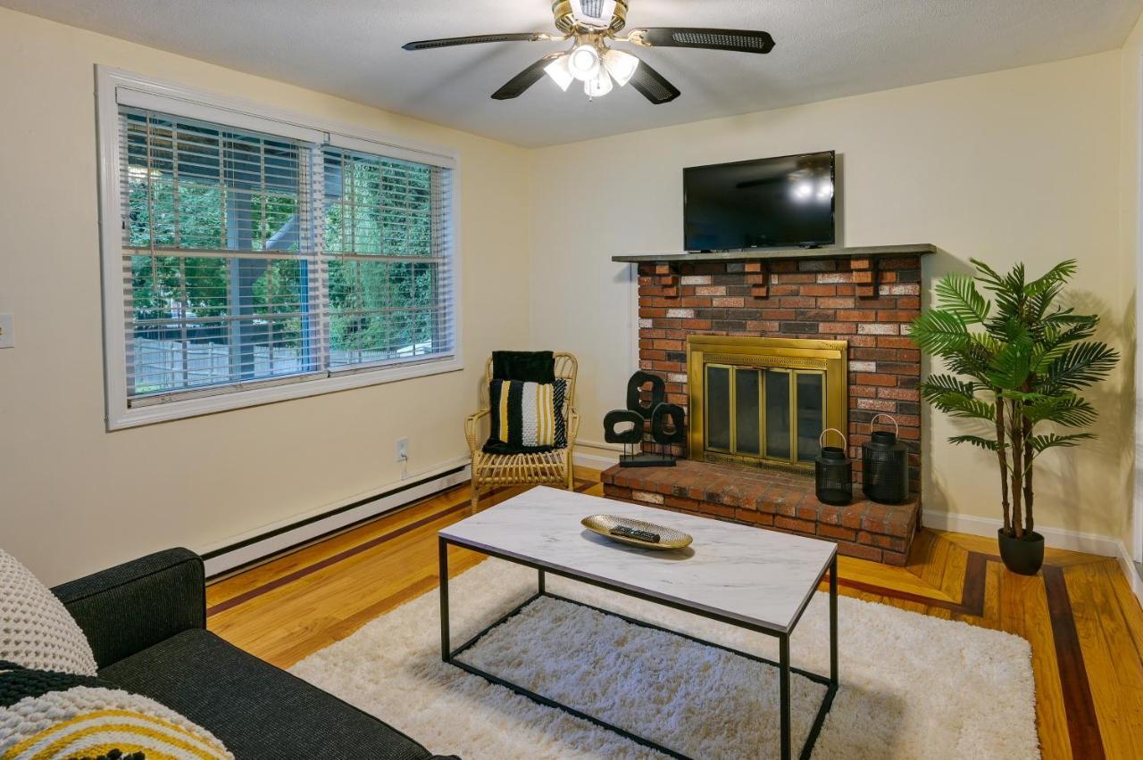 Duplex With Foosball Table 11 Mi To Downtown *
