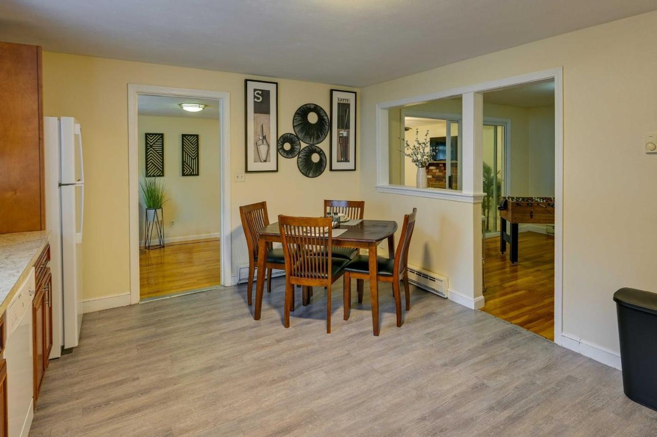 Duplex With Foosball Table 11 Mi To Downtown Apartment *