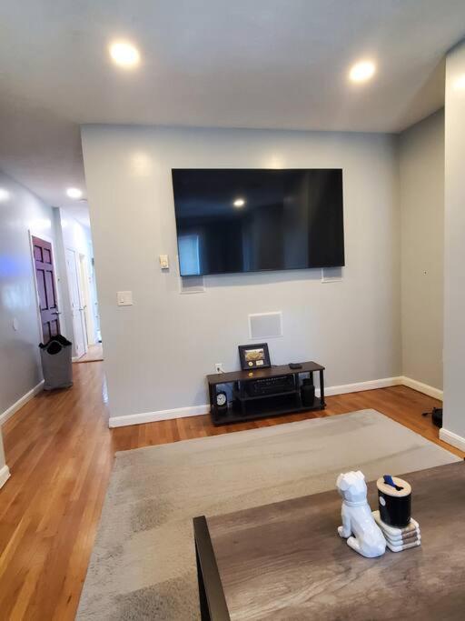 Newly Renovated -2 Bedroom Apartment Boston