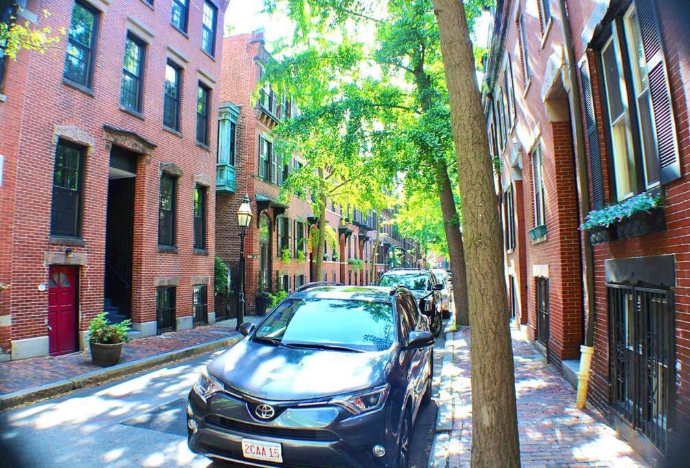 Luxury - Pet Friendly 3bd, 3ba South End Apartment