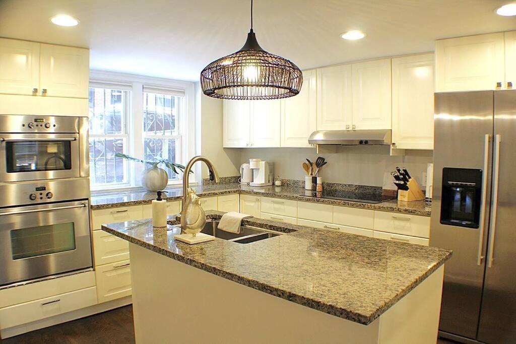 Luxury - Pet Friendly 3bd, 3ba South End