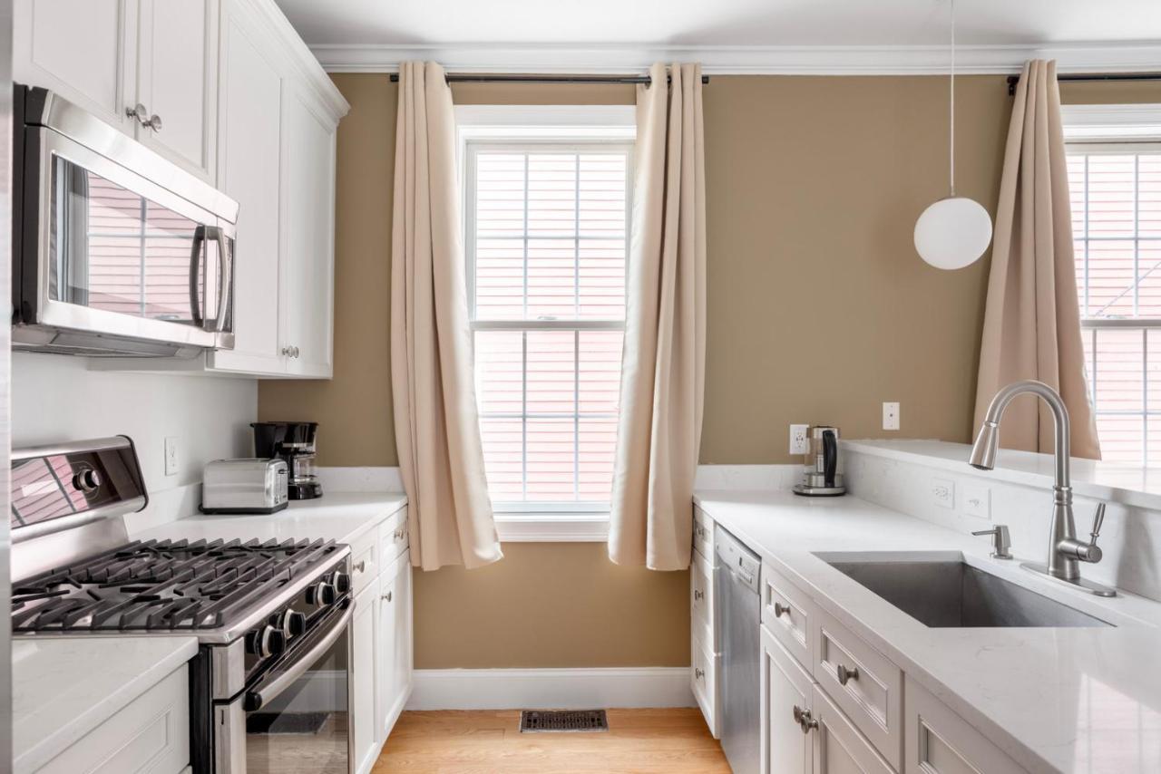 South 3br W Wd Balcony Nr Restaurants Bos-749 Apartment Boston