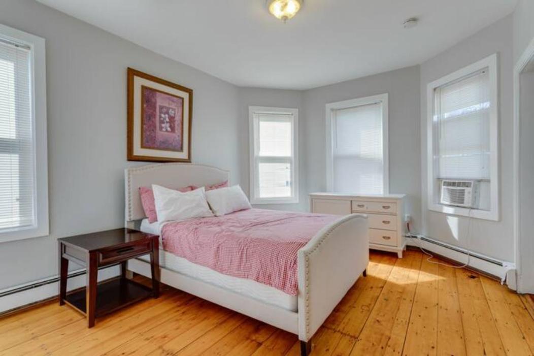 Apartment New! Entire House Near Mbta, 3 Mi To Fenway! *