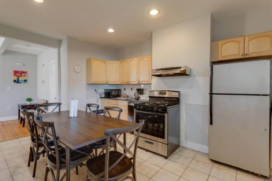 Apartment New! Entire House Near Mbta, 3 Mi To Fenway!