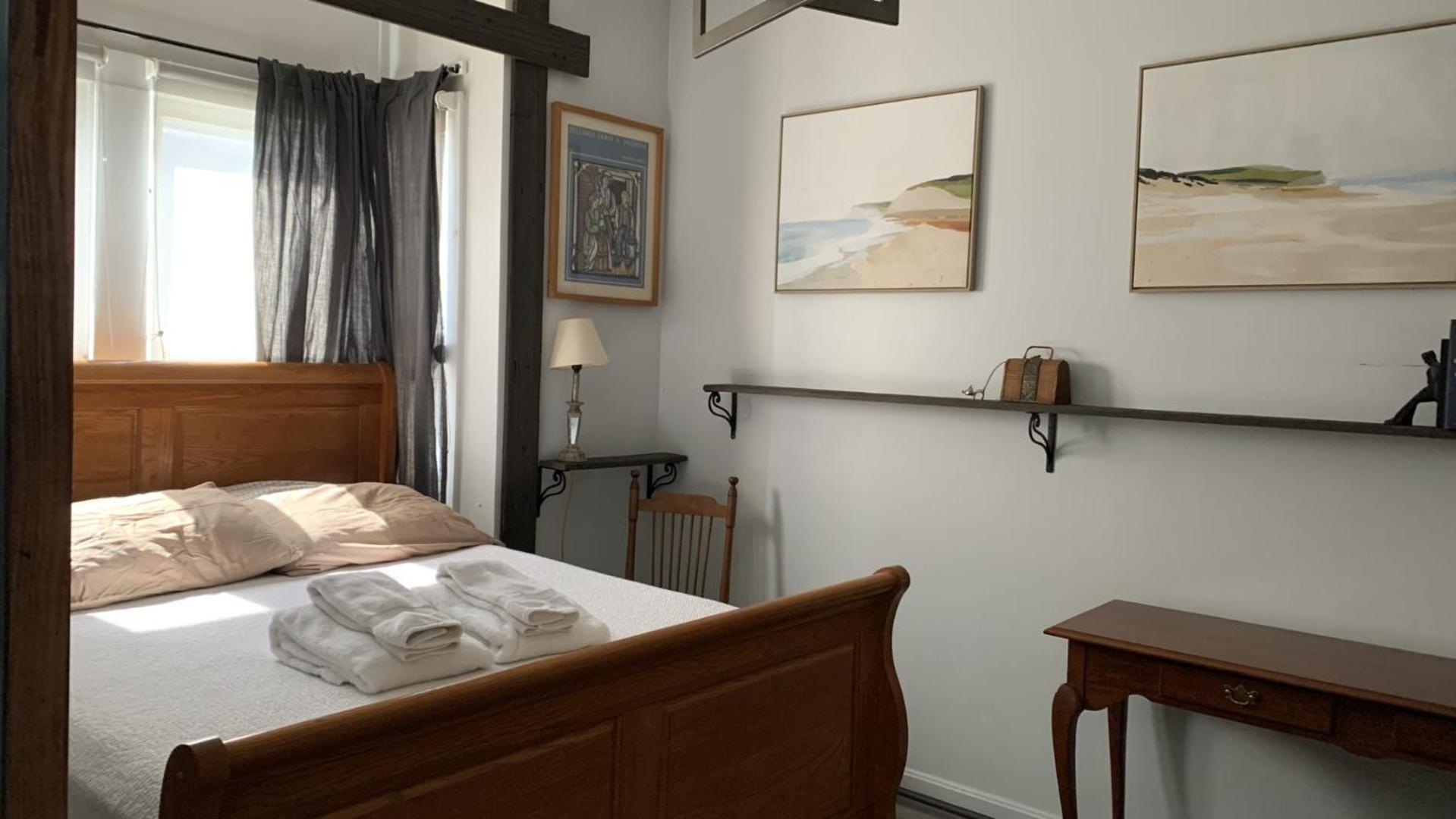 Hospedagem domiciliar Private Rooms, Shared Bath In A Private Minutes From Logan Airport