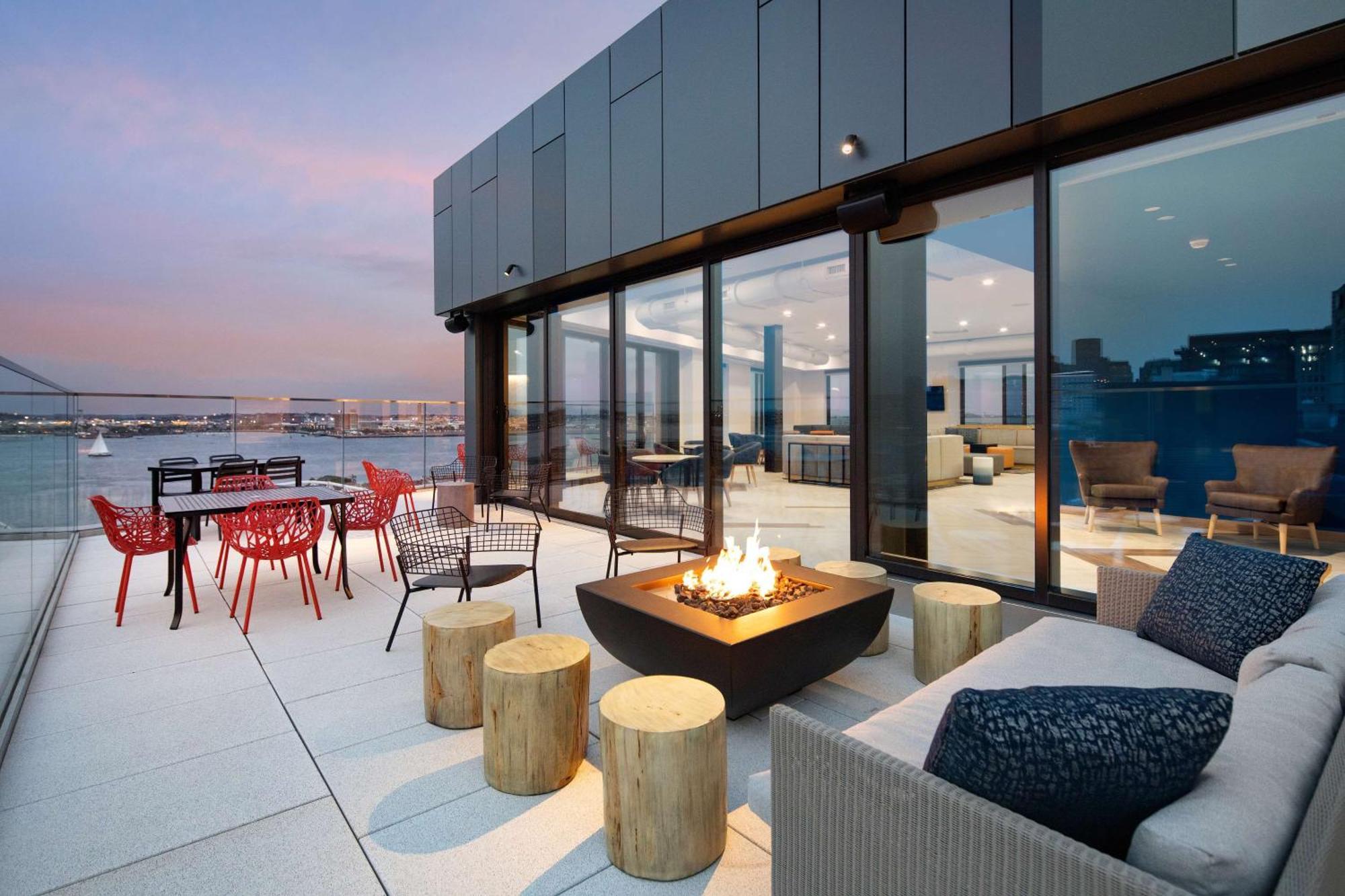 Hyatt Place Boston/seaport District 3* Boston