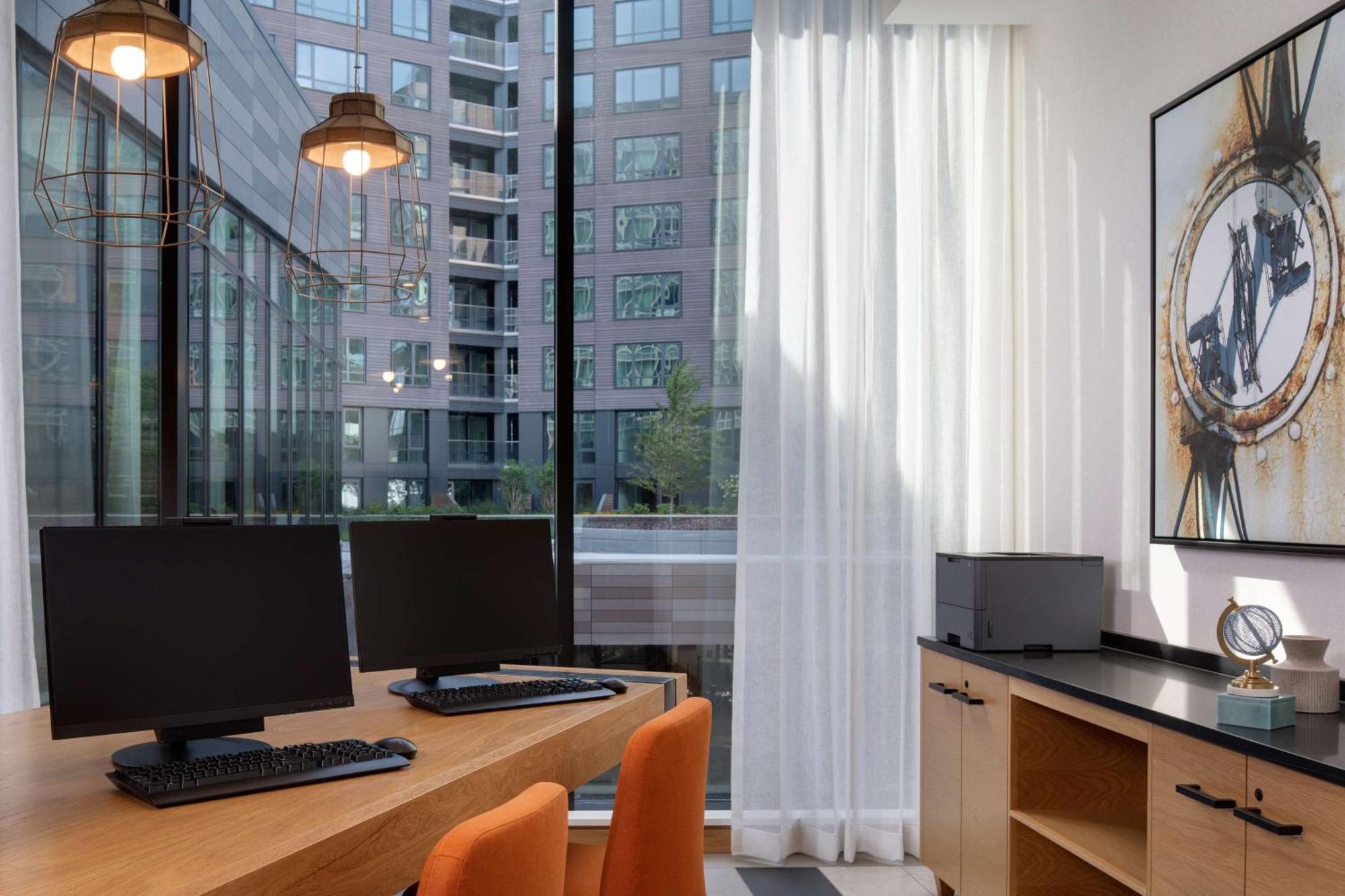 Hyatt Place Boston/seaport District Hotel 3*